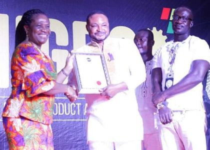 Taabea CEO receiving award